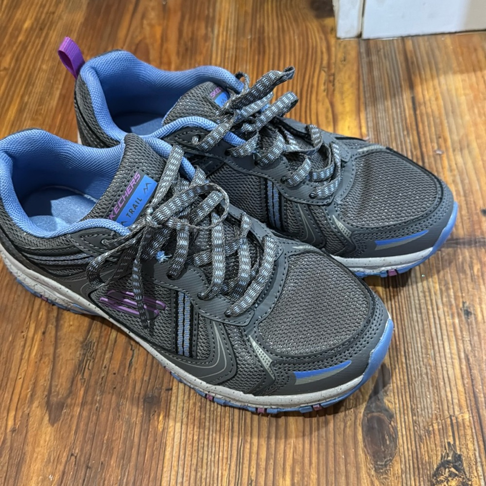 Women’s SKETCHERS trail shoes size 6.5 - EUC
